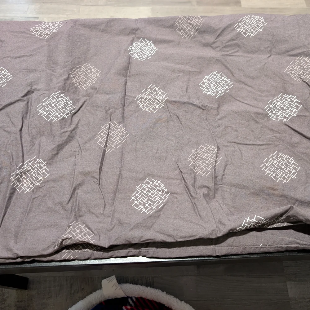 Elegant Brown and White Bedding Set